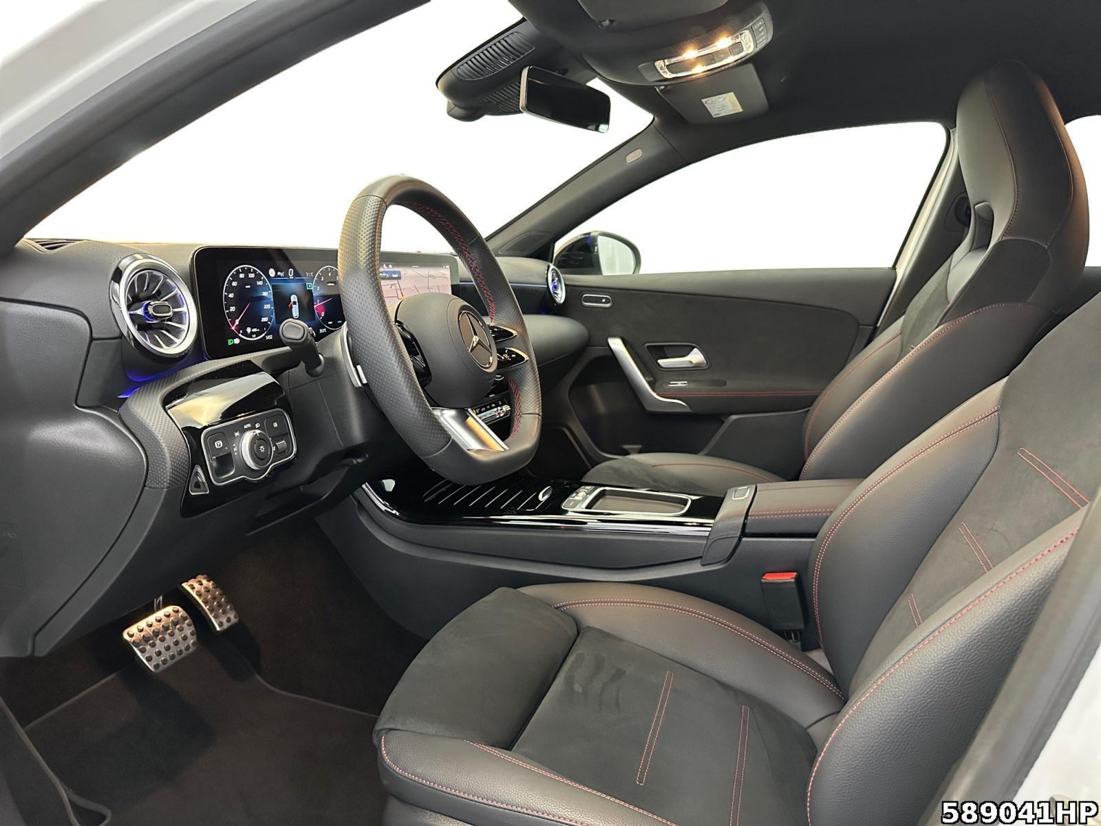 Fahrzeugabbildung Mercedes-Benz A 200 AMG AHK Night Distronic KeylessGO Sitzhzg