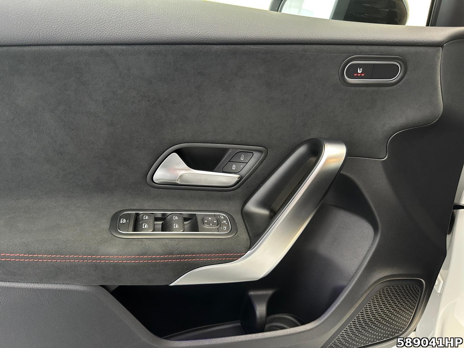 Fahrzeugabbildung Mercedes-Benz A 200 AMG AHK Night Distronic KeylessGO Sitzhzg