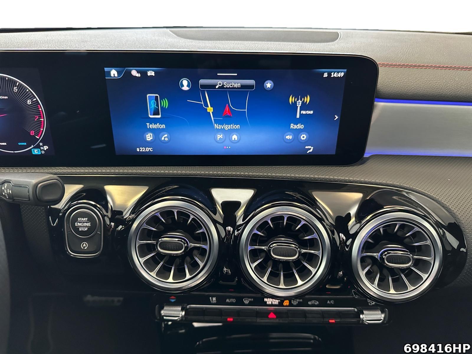 Fahrzeugabbildung Mercedes-Benz CLA 180 Coupé AMG Panorama LED KeylessGO 18 Zol