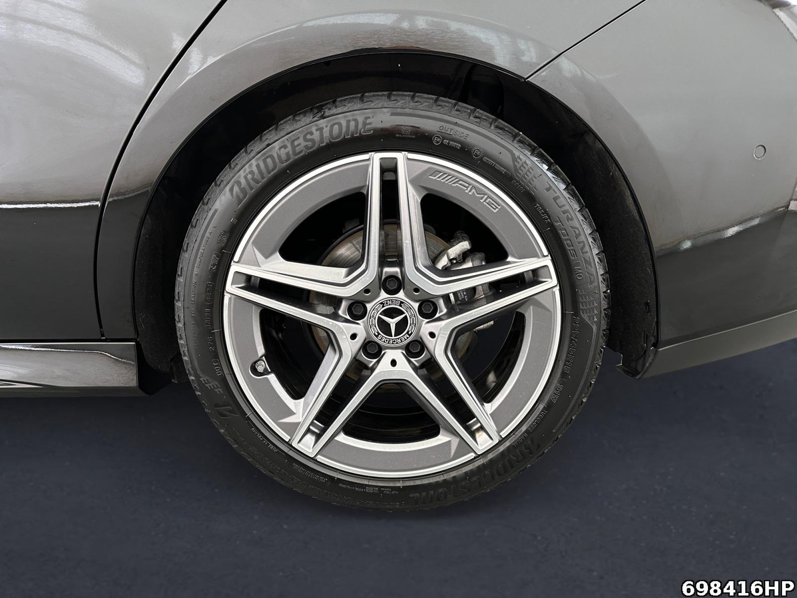 Fahrzeugabbildung Mercedes-Benz CLA 180 Coupé AMG Panorama LED KeylessGO 18 Zol