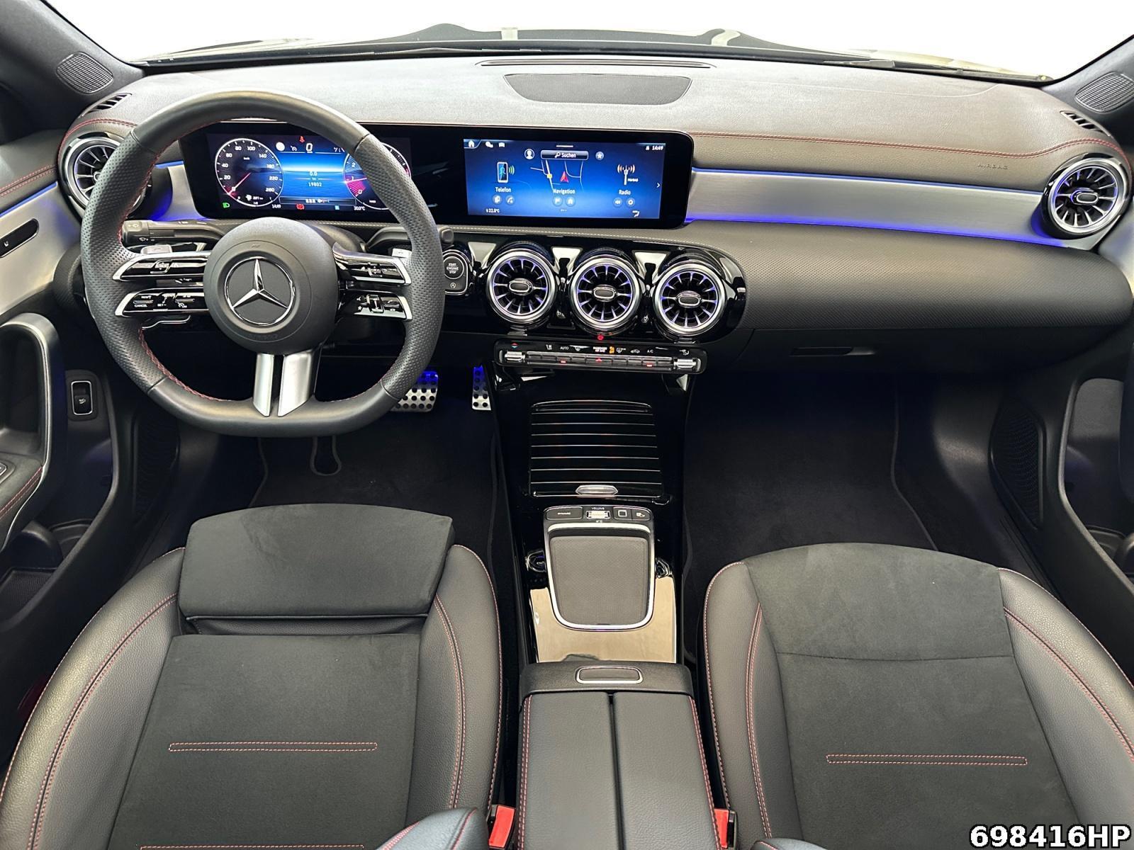 Fahrzeugabbildung Mercedes-Benz CLA 180 Coupé AMG Panorama LED KeylessGO 18 Zol