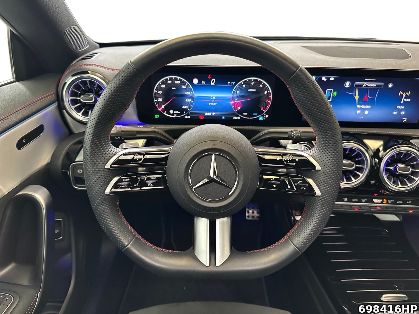 Fahrzeugabbildung Mercedes-Benz CLA 180 Coupé AMG Panorama LED KeylessGO 18 Zol