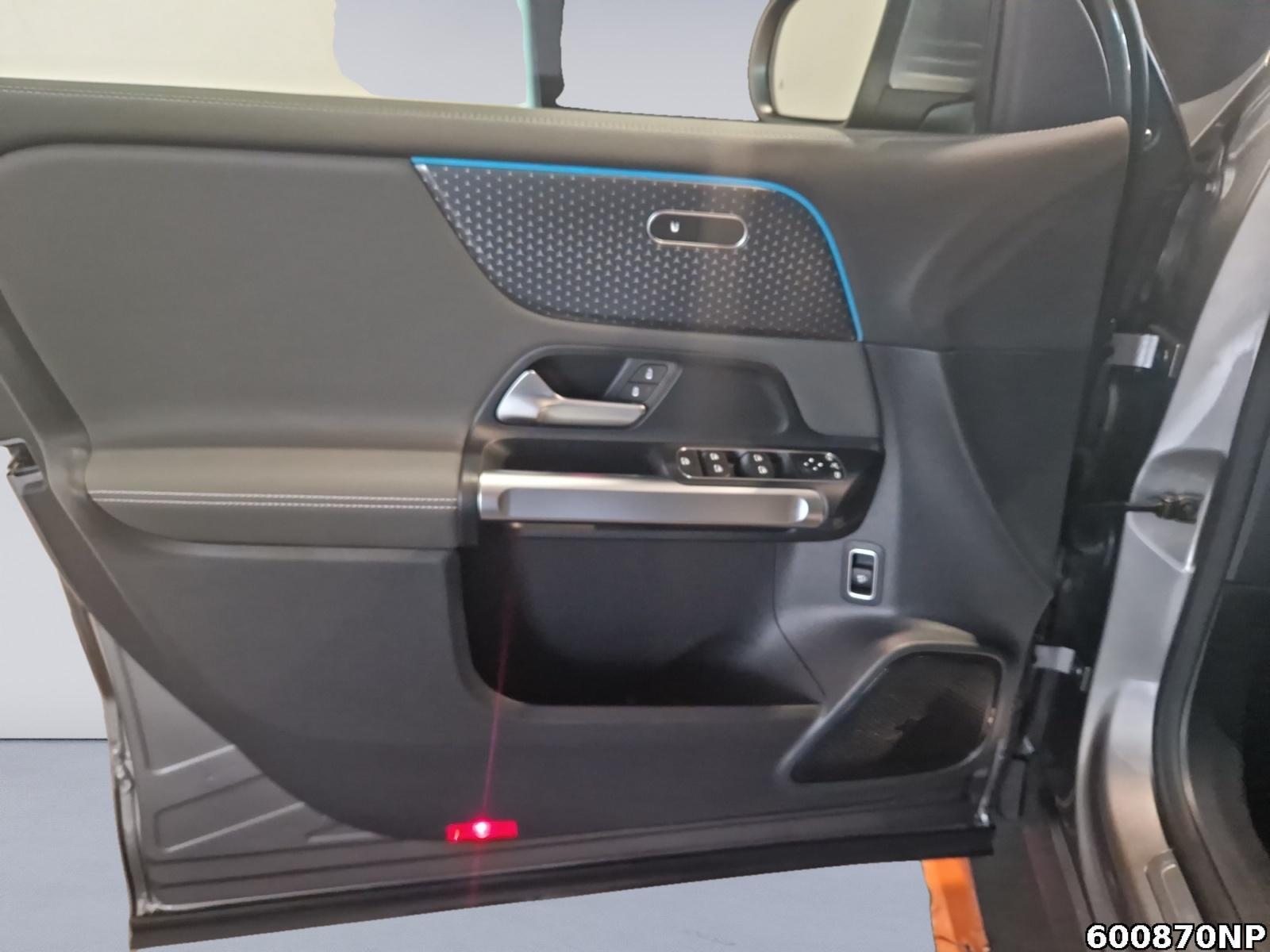 Fahrzeugabbildung Mercedes-Benz EQB 4M Electric Art Pano AHK DISTRONIC LED