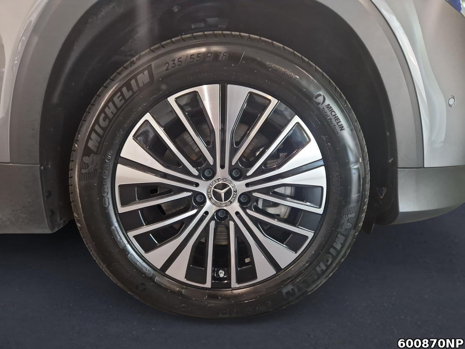Fahrzeugabbildung Mercedes-Benz EQB 4M Electric Art Pano AHK DISTRONIC LED