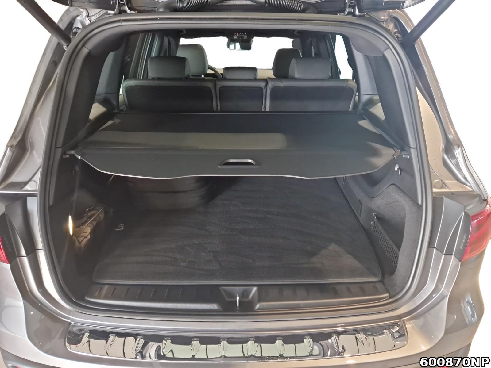 Fahrzeugabbildung Mercedes-Benz EQB 4M Electric Art Pano AHK DISTRONIC LED
