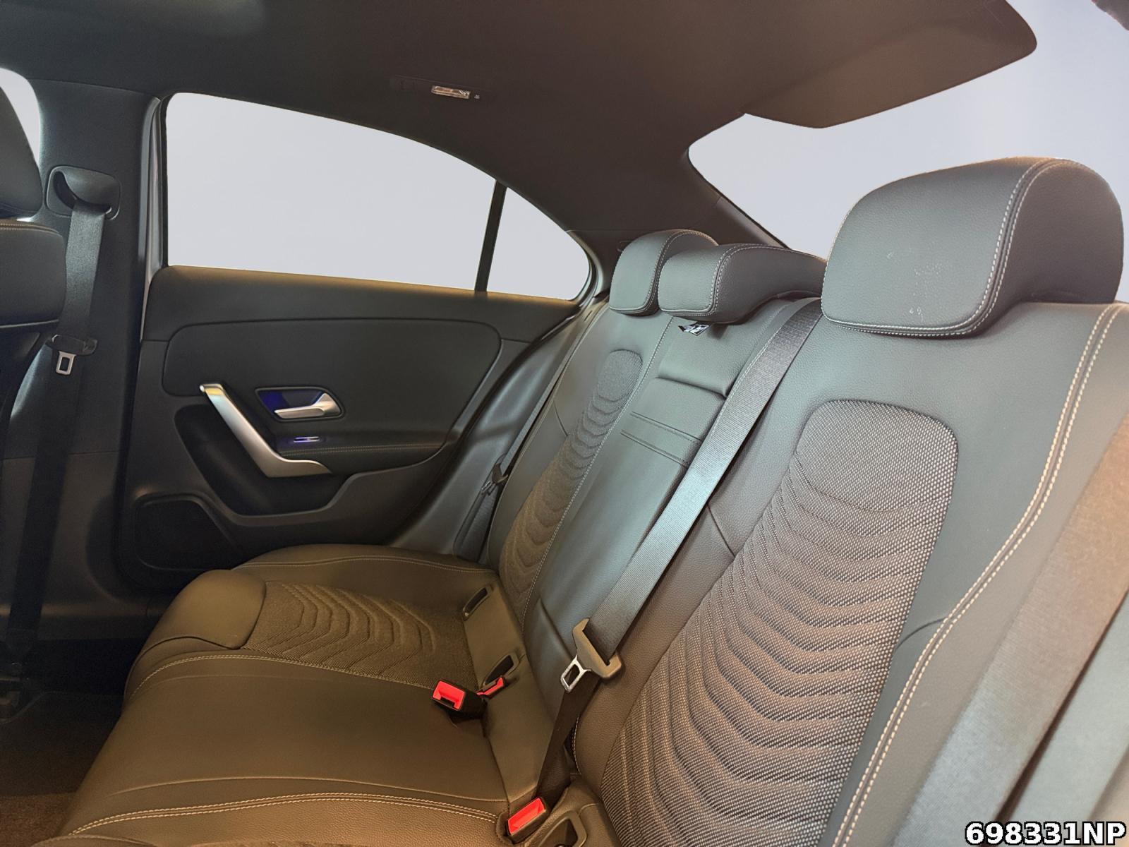 Fahrzeugabbildung Mercedes-Benz A 200 Limousine AHK+MULTIBEAM+PANO+NIGHTPAKET+