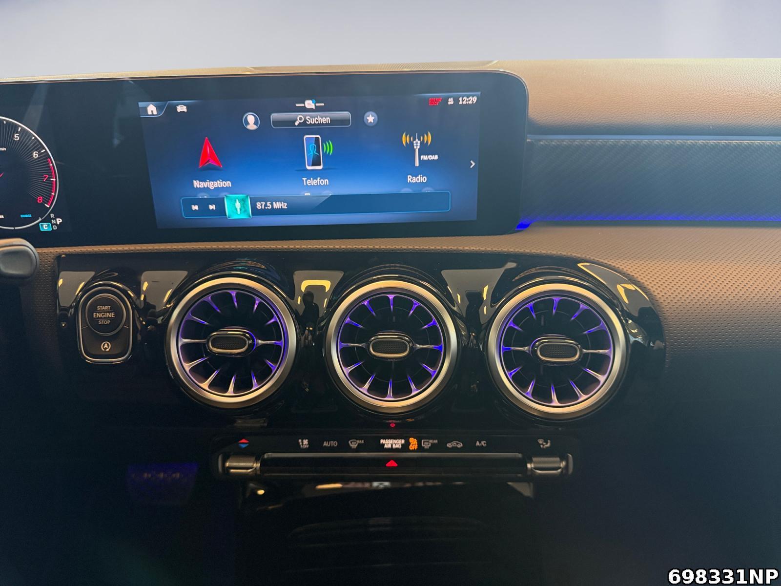 Fahrzeugabbildung Mercedes-Benz A 200 Limousine AHK+MULTIBEAM+PANO+NIGHTPAKET+