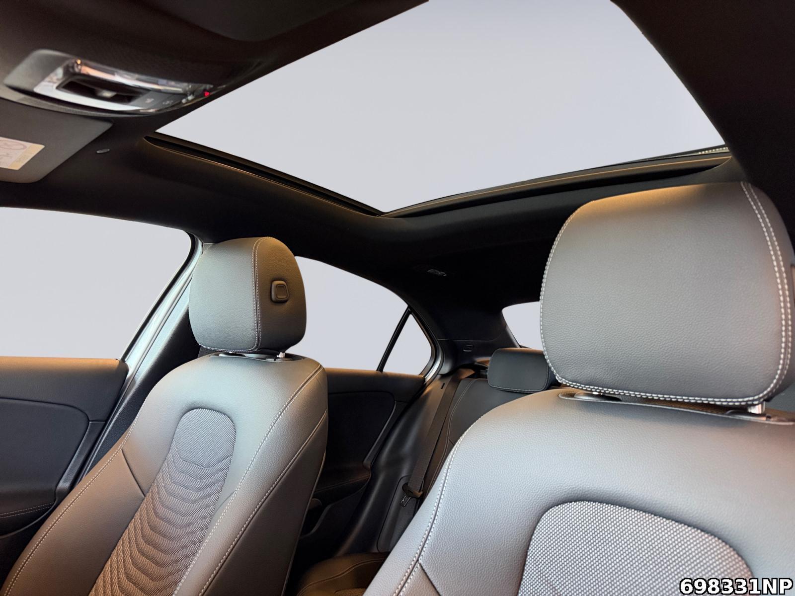 Fahrzeugabbildung Mercedes-Benz A 200 Limousine AHK+MULTIBEAM+PANO+NIGHTPAKET+