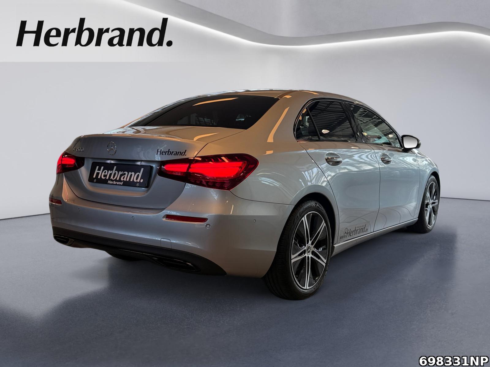 Fahrzeugabbildung Mercedes-Benz A 200 Limousine AHK+MULTIBEAM+PANO+NIGHTPAKET+