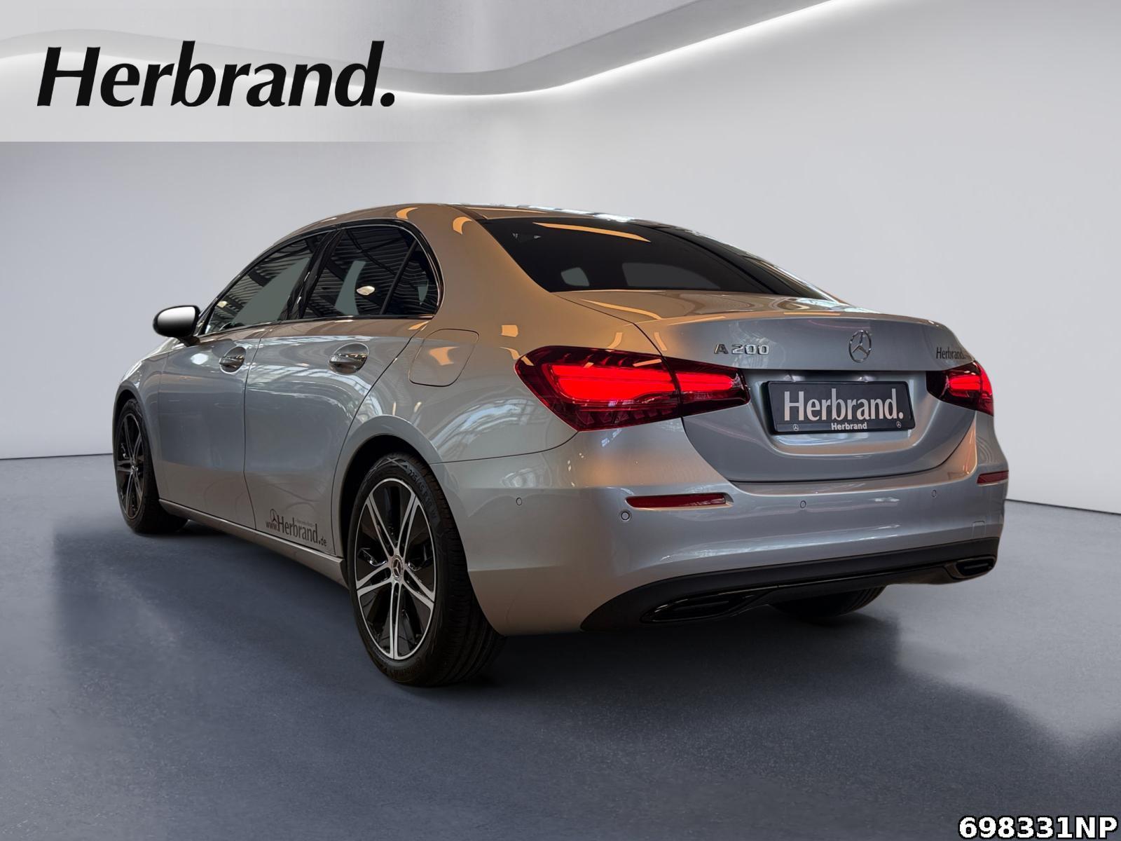 Fahrzeugabbildung Mercedes-Benz A 200 Limousine AHK+MULTIBEAM+PANO+NIGHTPAKET+