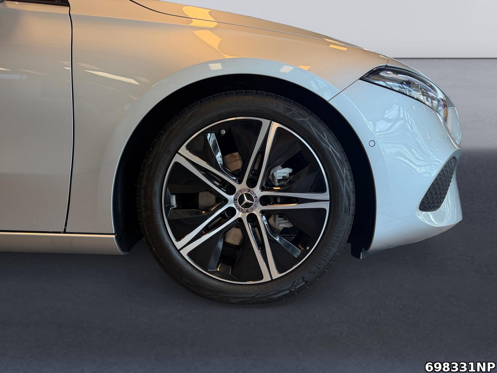 Fahrzeugabbildung Mercedes-Benz A 200 Limousine AHK+MULTIBEAM+PANO+NIGHTPAKET+