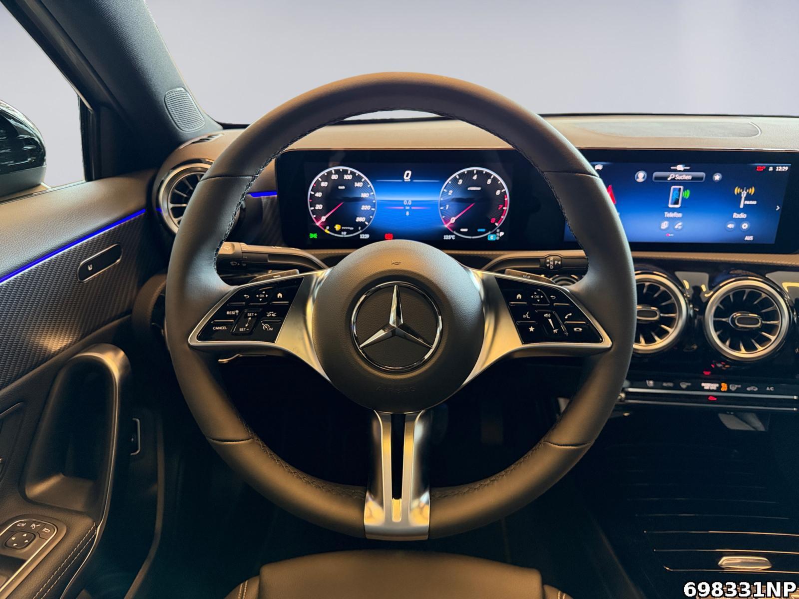 Fahrzeugabbildung Mercedes-Benz A 200 Limousine AHK+MULTIBEAM+PANO+NIGHTPAKET+