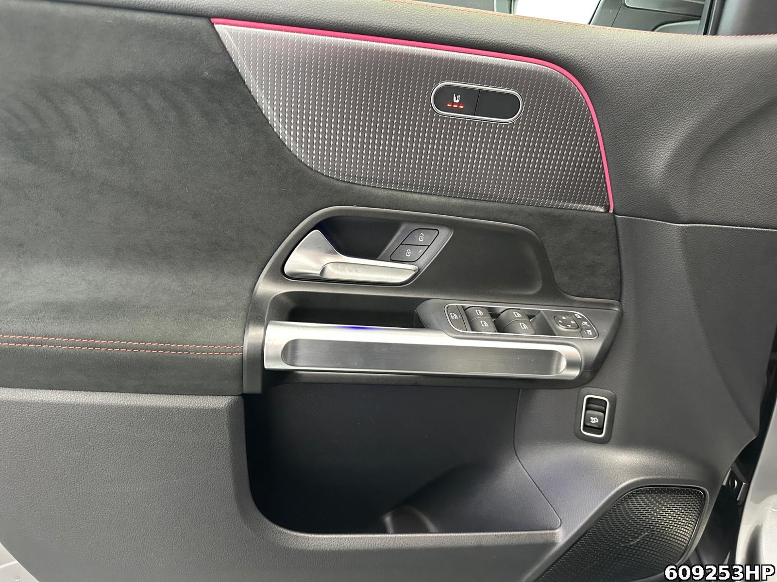 Fahrzeugabbildung Mercedes-Benz EQB 4M AMG Keyless Kamera Ambiente Easypack