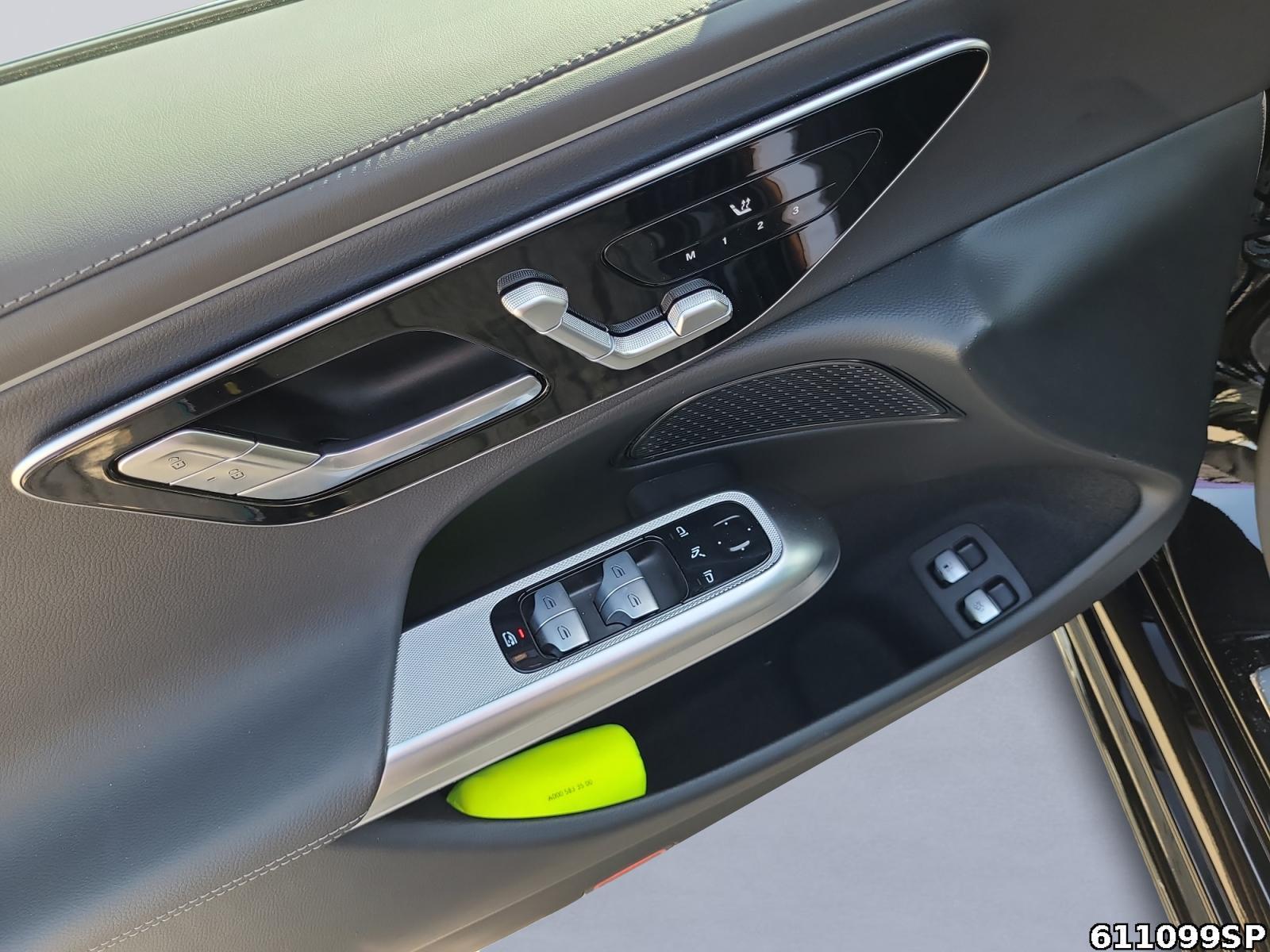 Fahrzeugabbildung Mercedes-Benz E 300 e AMG Pano Night Digital-Light Distronic