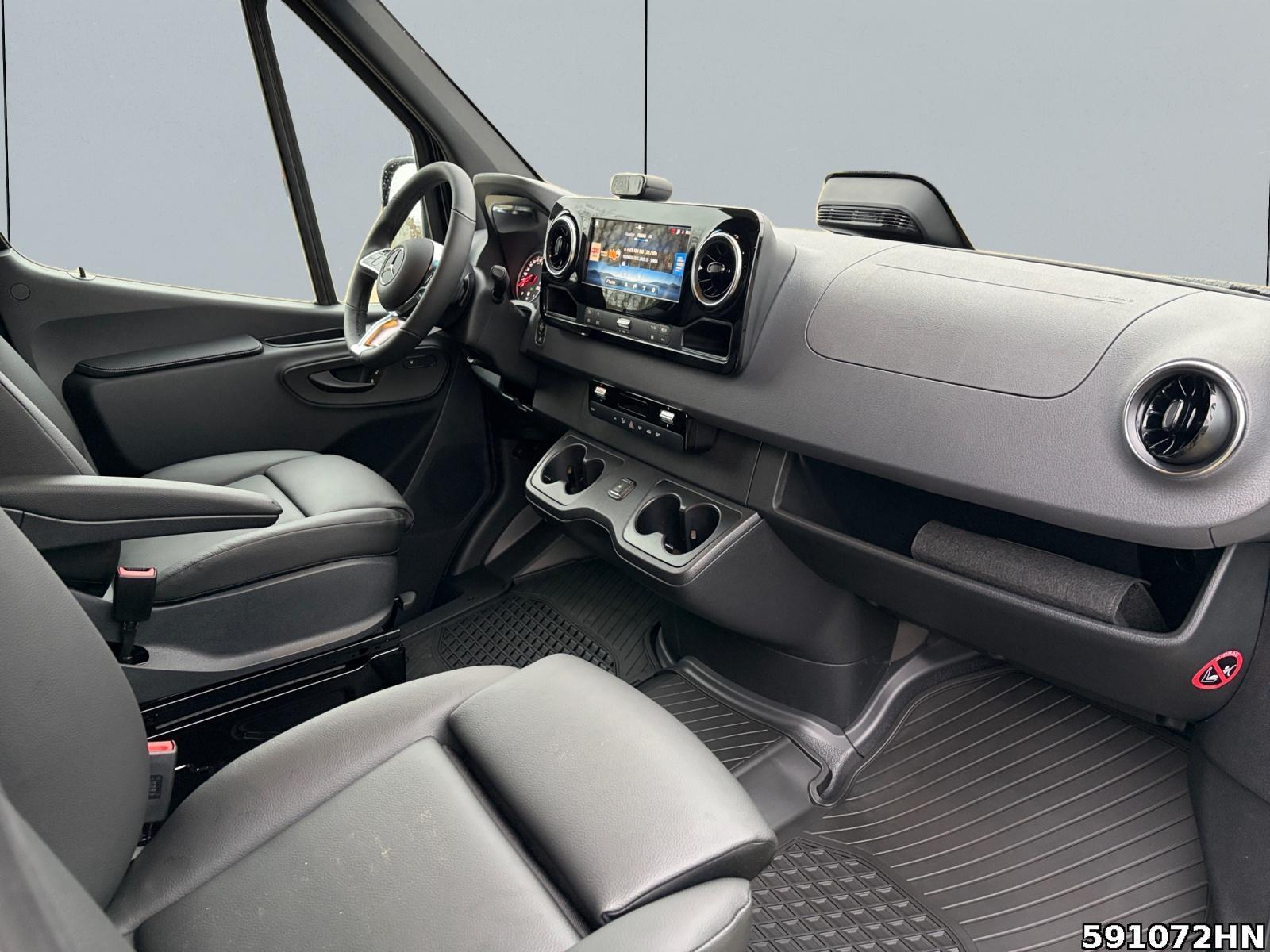 Fahrzeugabbildung Mercedes-Benz Sprinter 319 Tourer SELECT *2xKLIMA*LED*AHK*UVM*