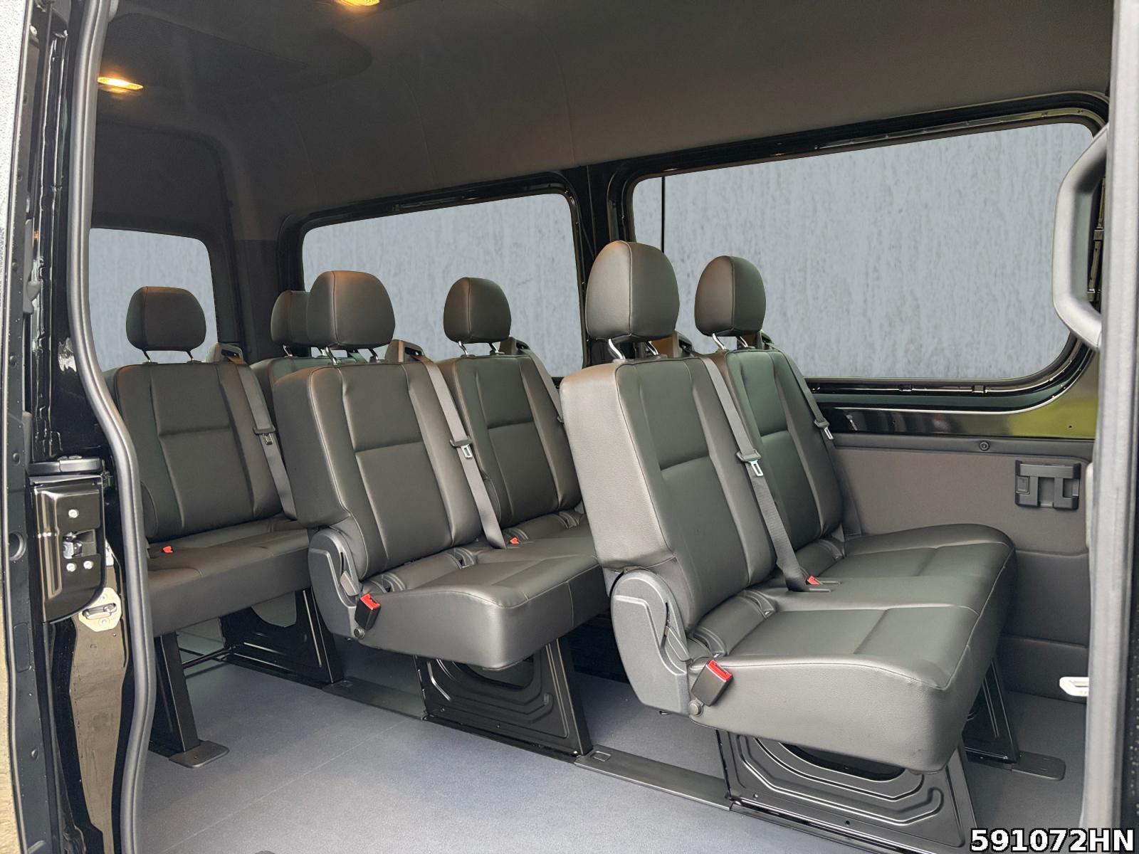 Fahrzeugabbildung Mercedes-Benz Sprinter 319 Tourer SELECT *2xKLIMA*LED*AHK*UVM*