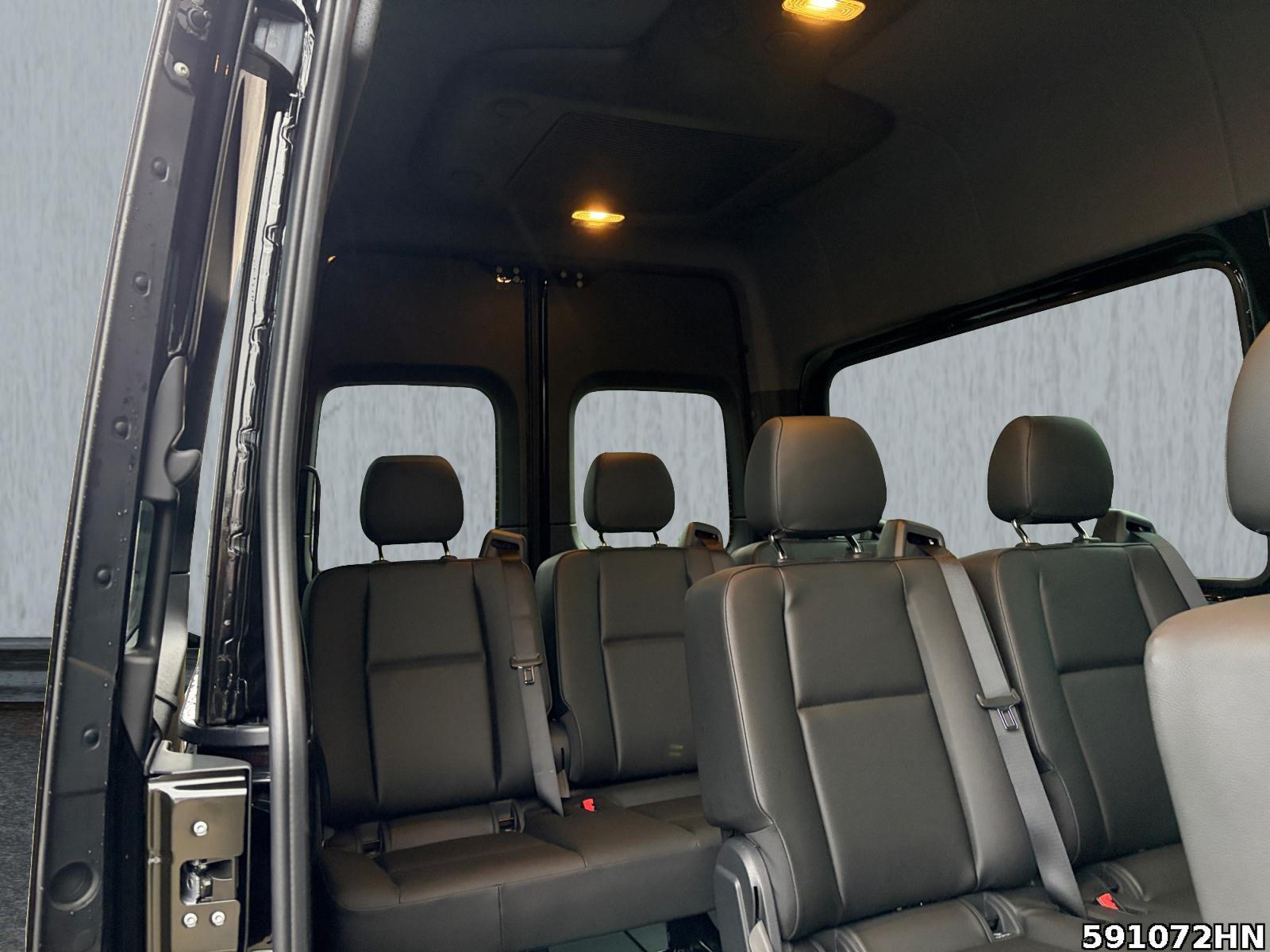 Fahrzeugabbildung Mercedes-Benz Sprinter 319 Tourer SELECT *2xKLIMA*LED*AHK*UVM*