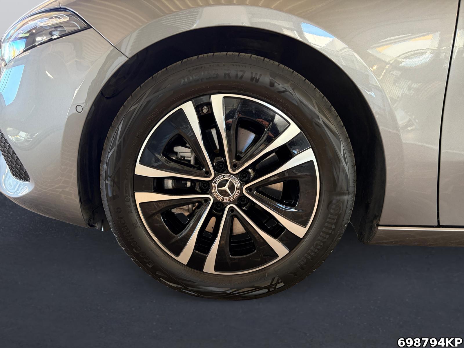 Fahrzeugabbildung Mercedes-Benz A 200 Progressive Limousine Kamera AHK Totw.