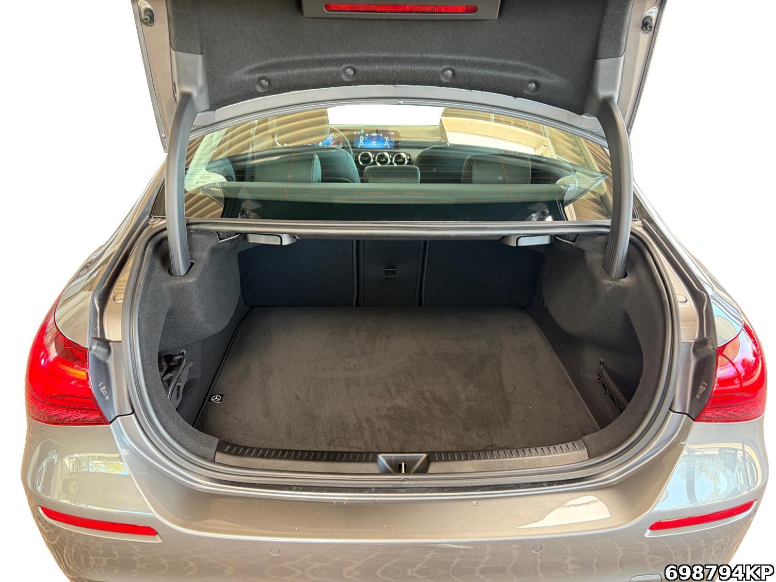 Fahrzeugabbildung Mercedes-Benz A 200 Progressive Limousine Kamera AHK Totw.