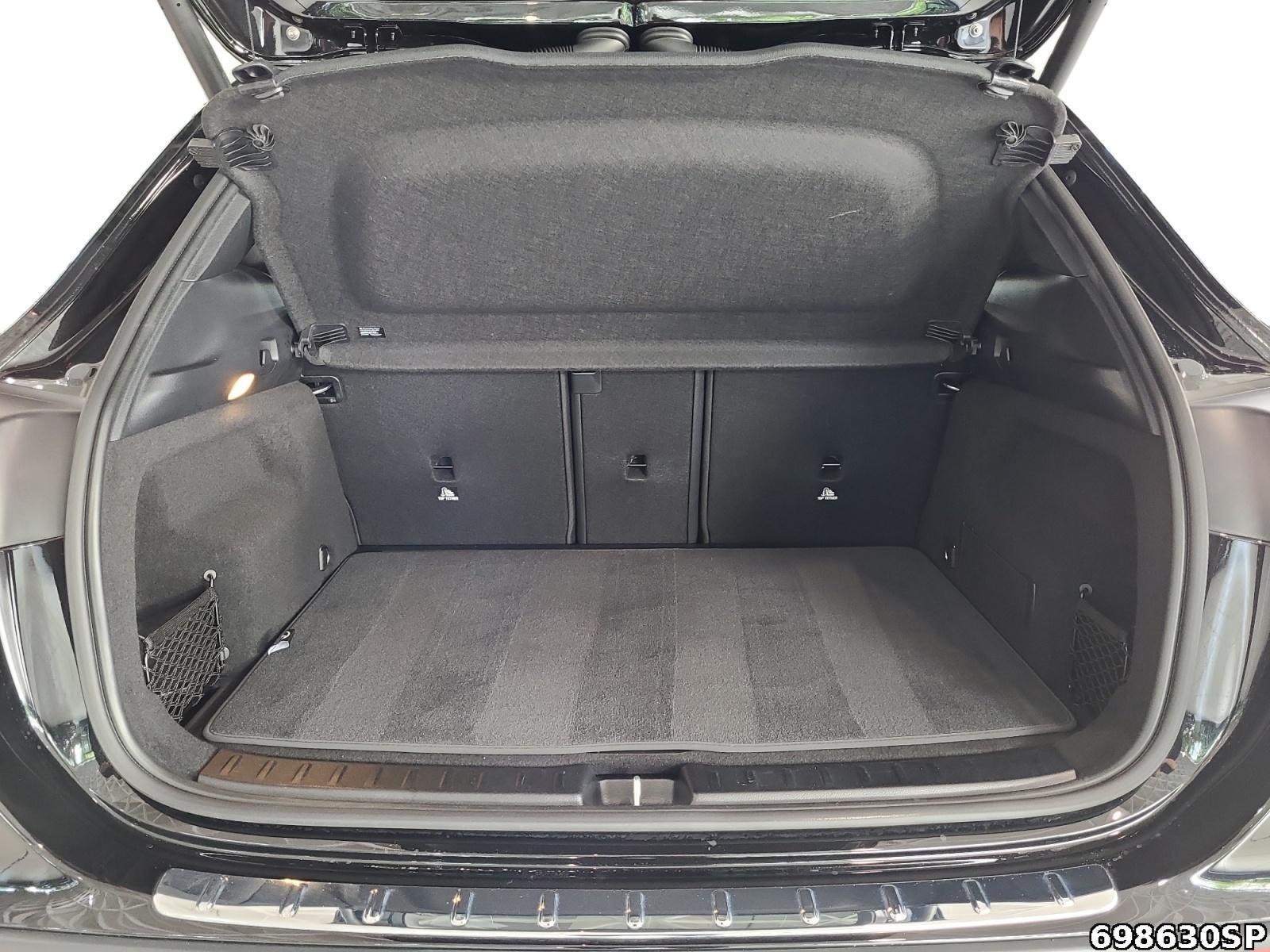 Fahrzeugabbildung Mercedes-Benz GLA 200 d AMG AHK Night 19