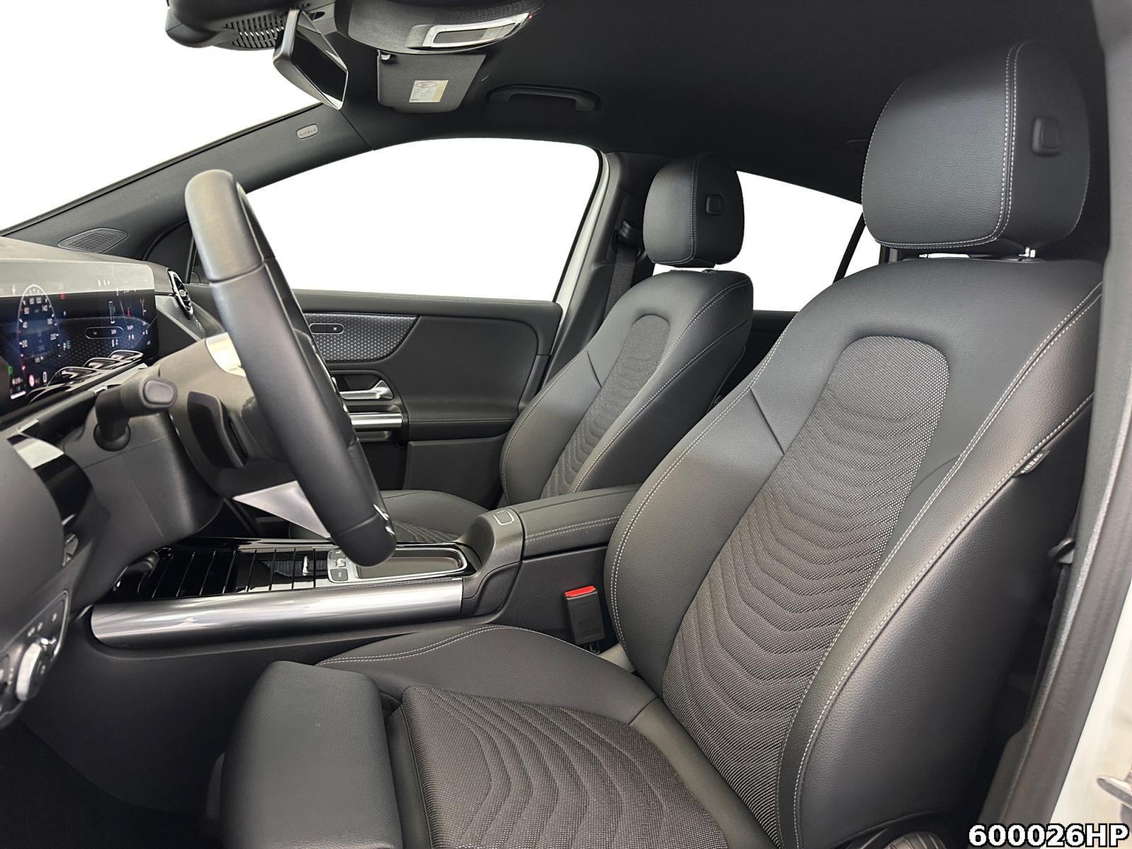 Fahrzeugabbildung Mercedes-Benz GLA 200 Progressive Night AHK Distronic Kamera