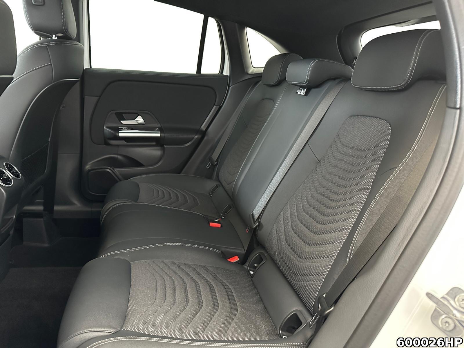 Fahrzeugabbildung Mercedes-Benz GLA 200 Progressive Night AHK Distronic Kamera