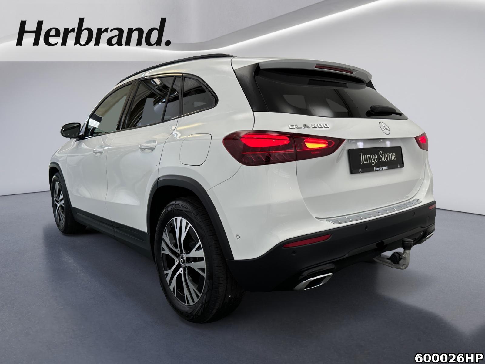 Fahrzeugabbildung Mercedes-Benz GLA 200 Progressive Night AHK Distronic Kamera