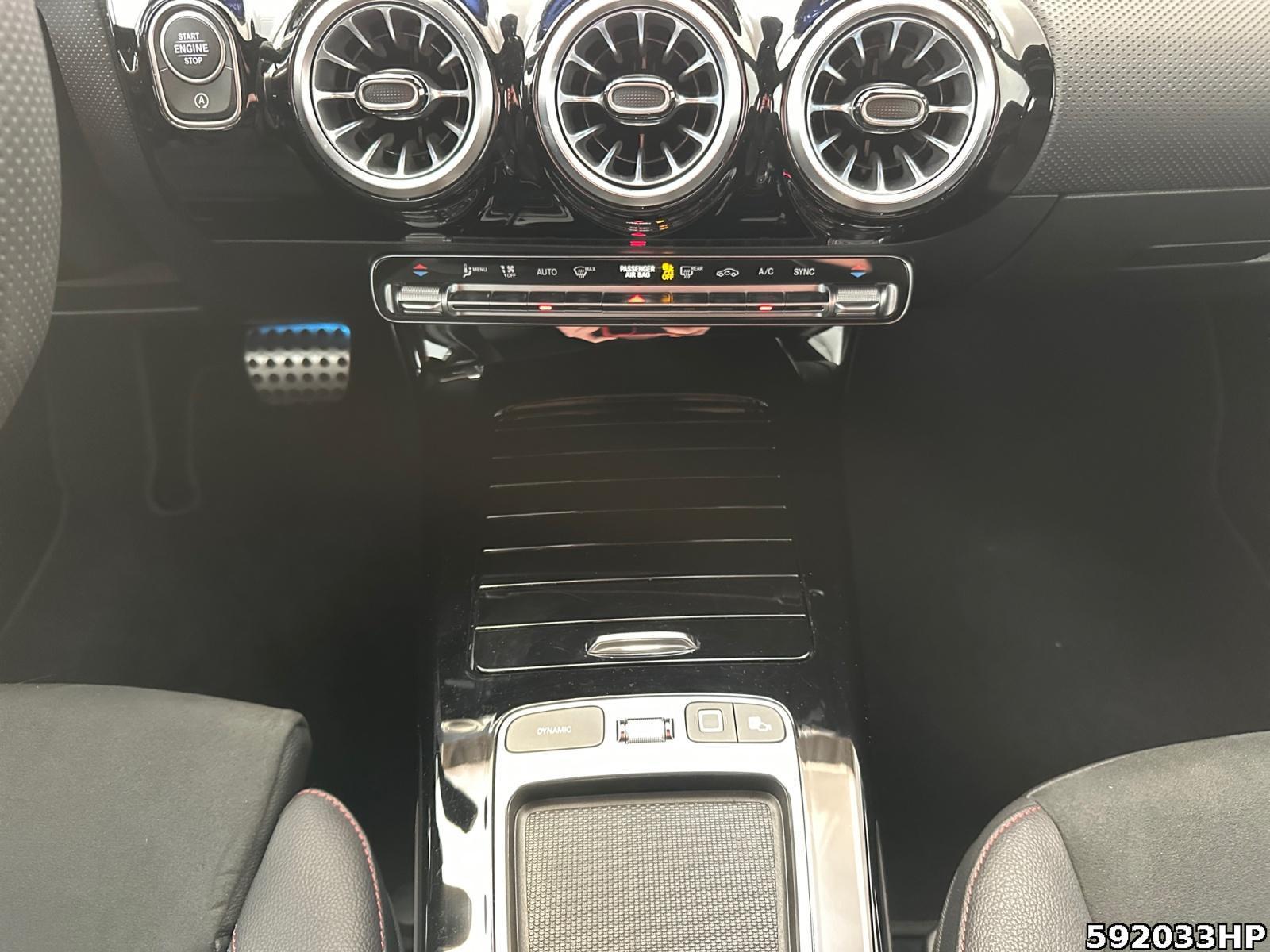 Fahrzeugabbildung Mercedes-Benz A 200 AMG DISTRONIC AHK KEYLESS Ambiente Kamera