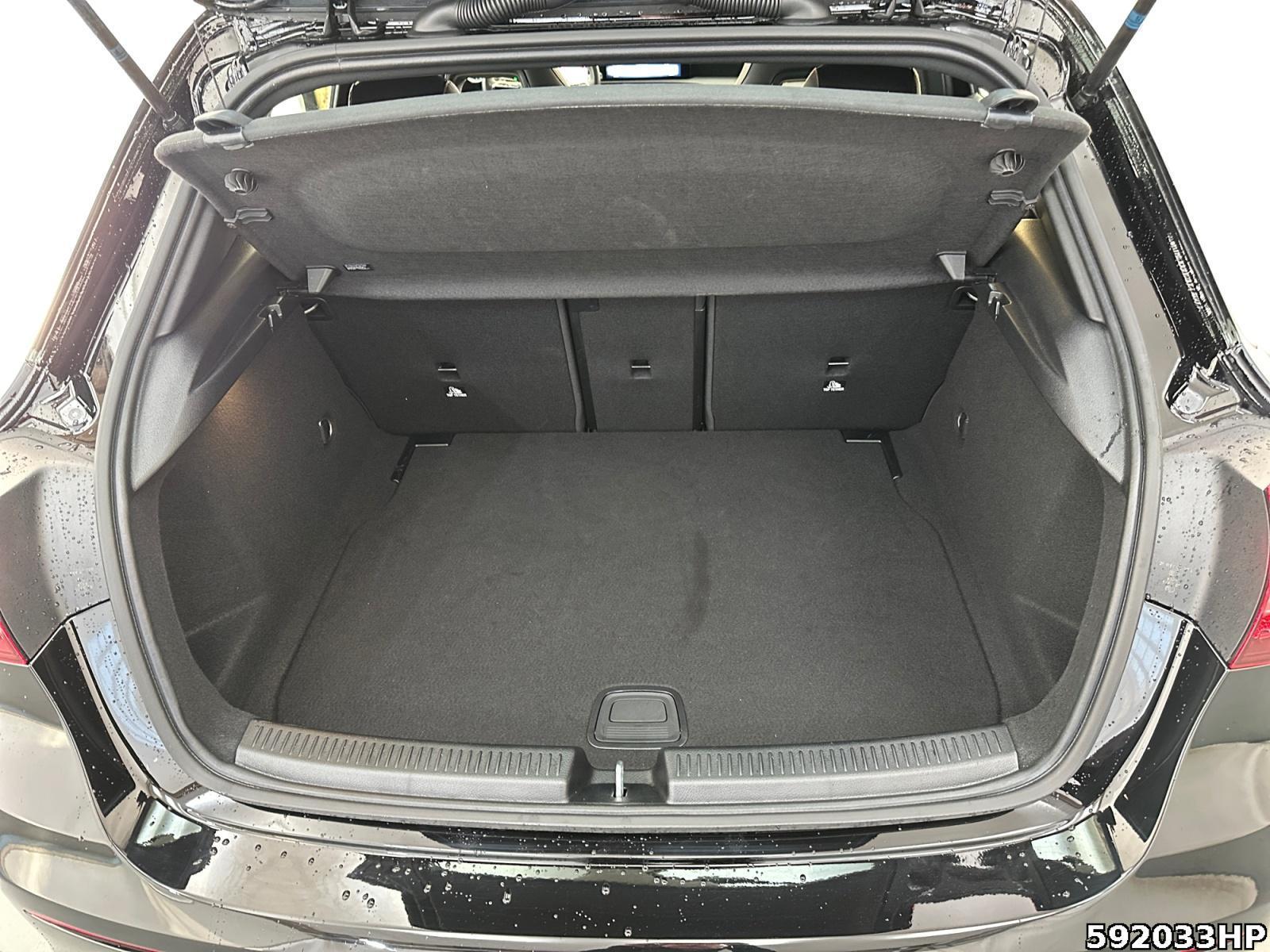 Fahrzeugabbildung Mercedes-Benz A 200 AMG DISTRONIC AHK KEYLESS Ambiente Kamera