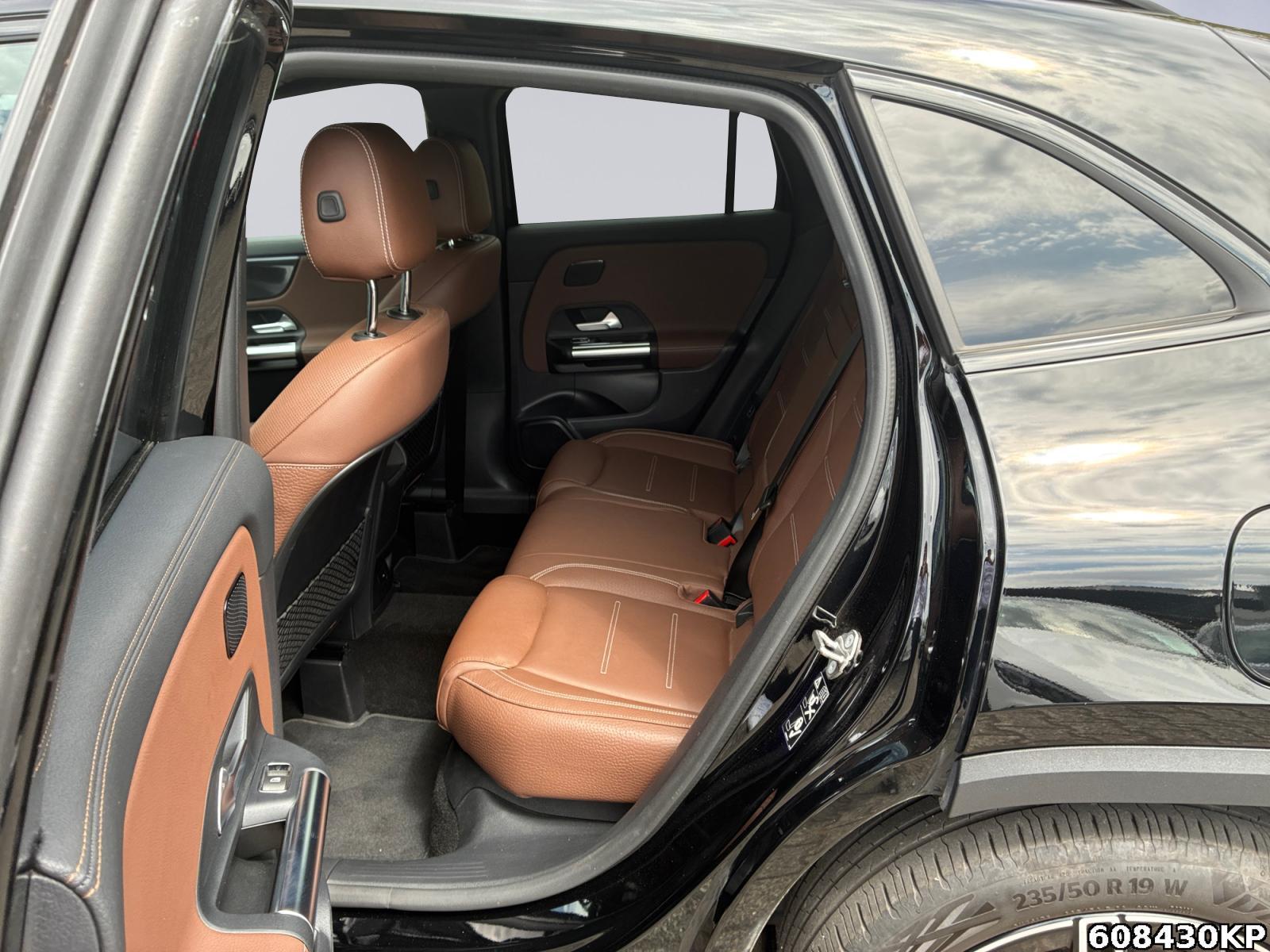 Fahrzeugabbildung Mercedes-Benz GLA 200 AMG AHK Distronic Multibeam 360° Head-up