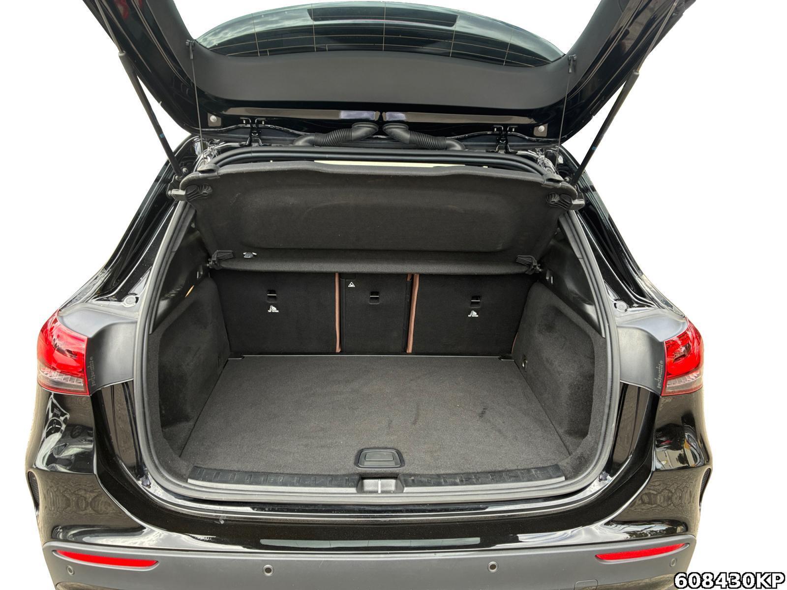 Fahrzeugabbildung Mercedes-Benz GLA 200 AMG AHK Distronic Multibeam 360° Head-up