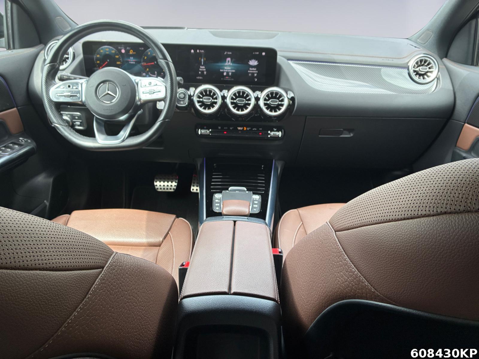 Fahrzeugabbildung Mercedes-Benz GLA 200 AMG AHK Distronic Multibeam 360° Head-up