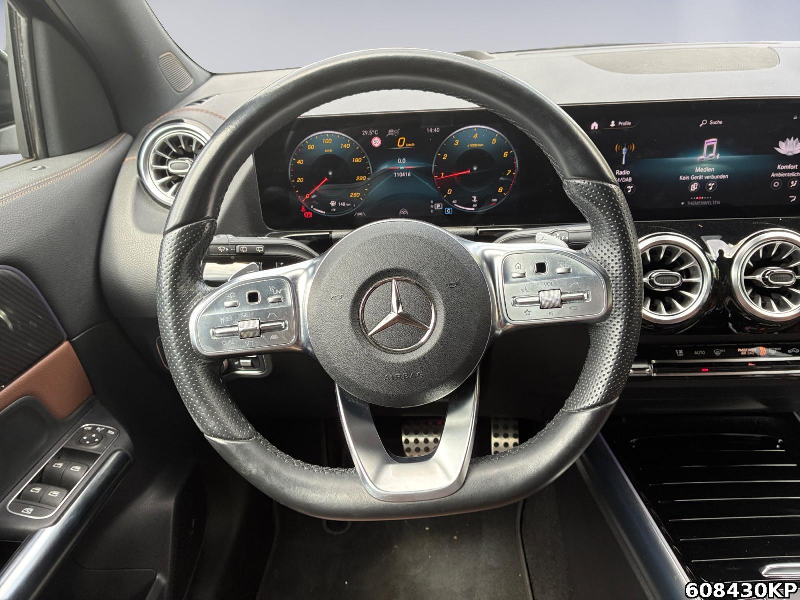 Fahrzeugabbildung Mercedes-Benz GLA 200 AMG AHK Distronic Multibeam 360° Head-up