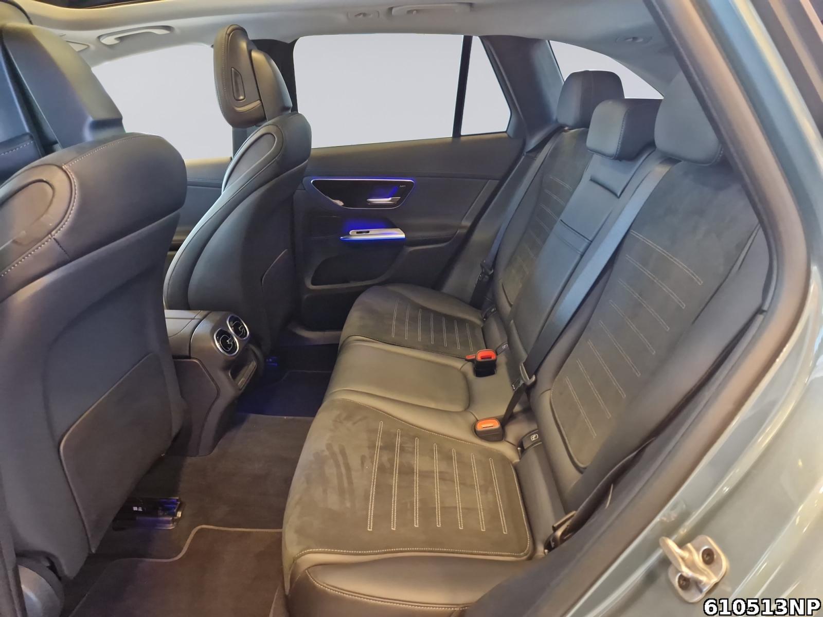 Fahrzeugabbildung Mercedes-Benz GLC 300 4M AMG AHK Pano Digital-Light Standhzg.