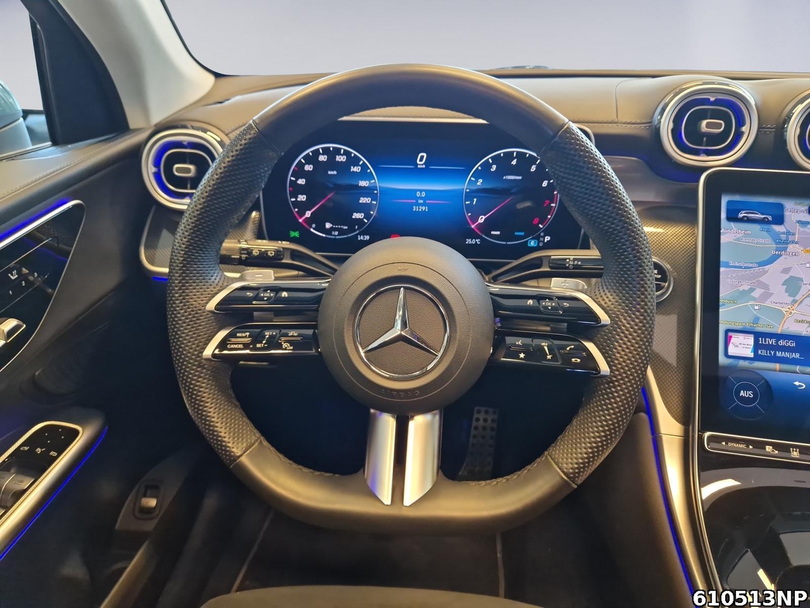 Fahrzeugabbildung Mercedes-Benz GLC 300 4M AMG AHK Pano Digital-Light Standhzg.