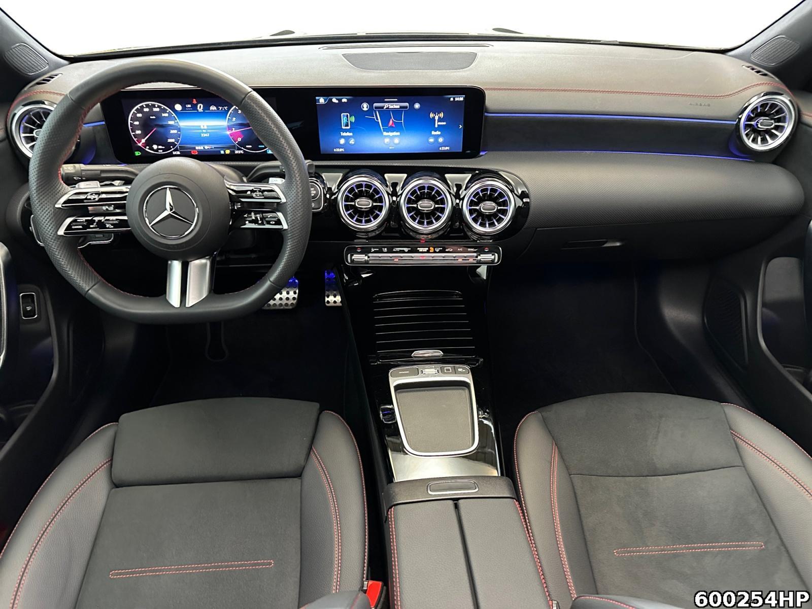 Fahrzeugabbildung Mercedes-Benz CLA 180 Coupé AMG Pano Distronic CarPlay Totw.