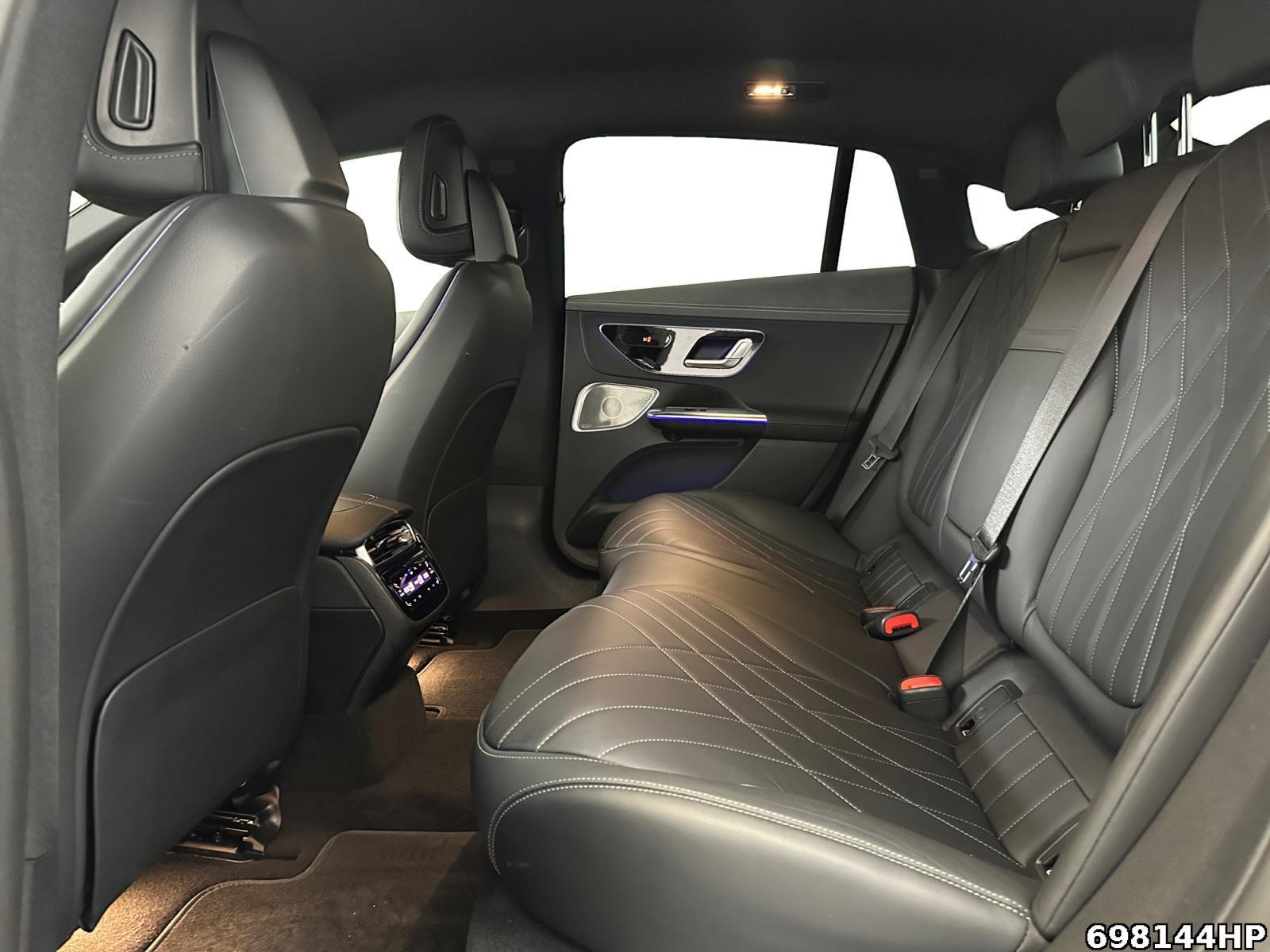 Fahrzeugabbildung Mercedes-Benz EQE Electric Art DigitalLight AIRMATIC AHK