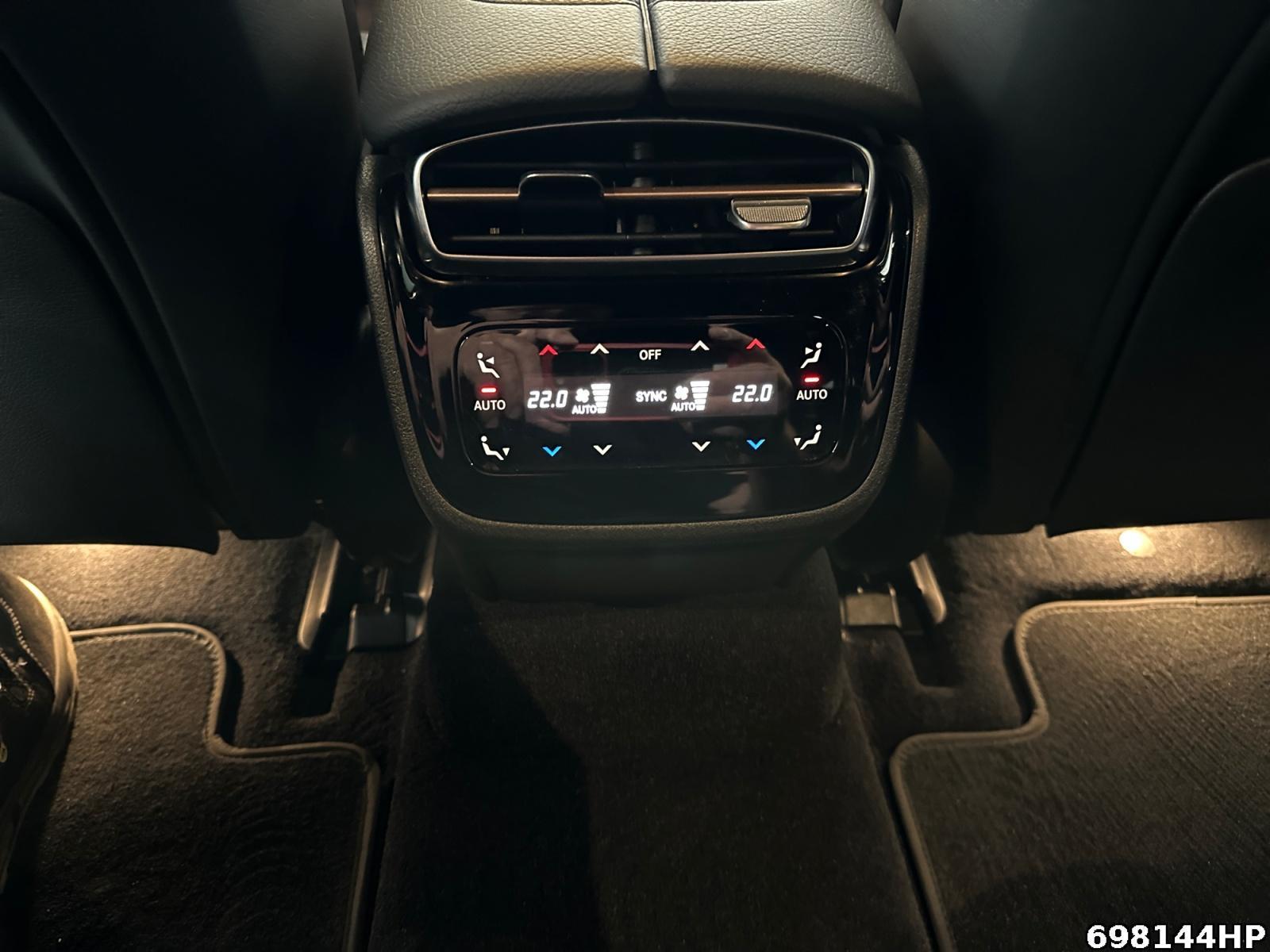 Fahrzeugabbildung Mercedes-Benz EQE Electric Art DigitalLight AIRMATIC AHK