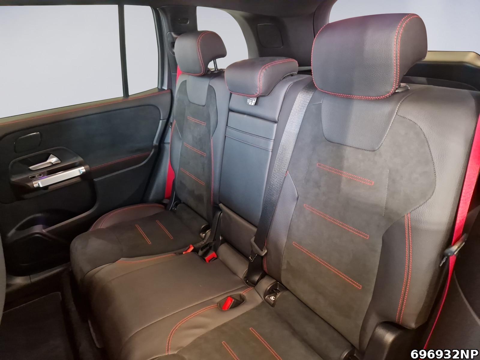 Fahrzeugabbildung Mercedes-Benz GLB 35 AMG 4M Keyless-Go AHK Distronic Augmented