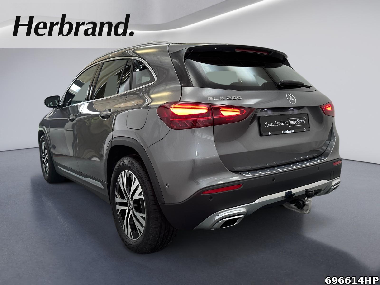 Fahrzeugabbildung Mercedes-Benz GLA 200 Progressive AHK Kamera Sitzhzg