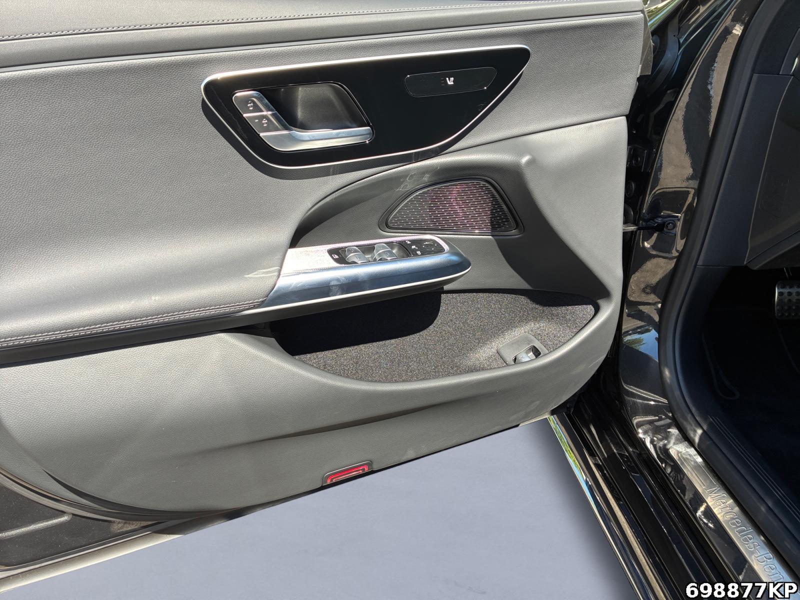Fahrzeugabbildung Mercedes-Benz E 220 d T AMG AHK Distronic+ Totw CarPlay 19