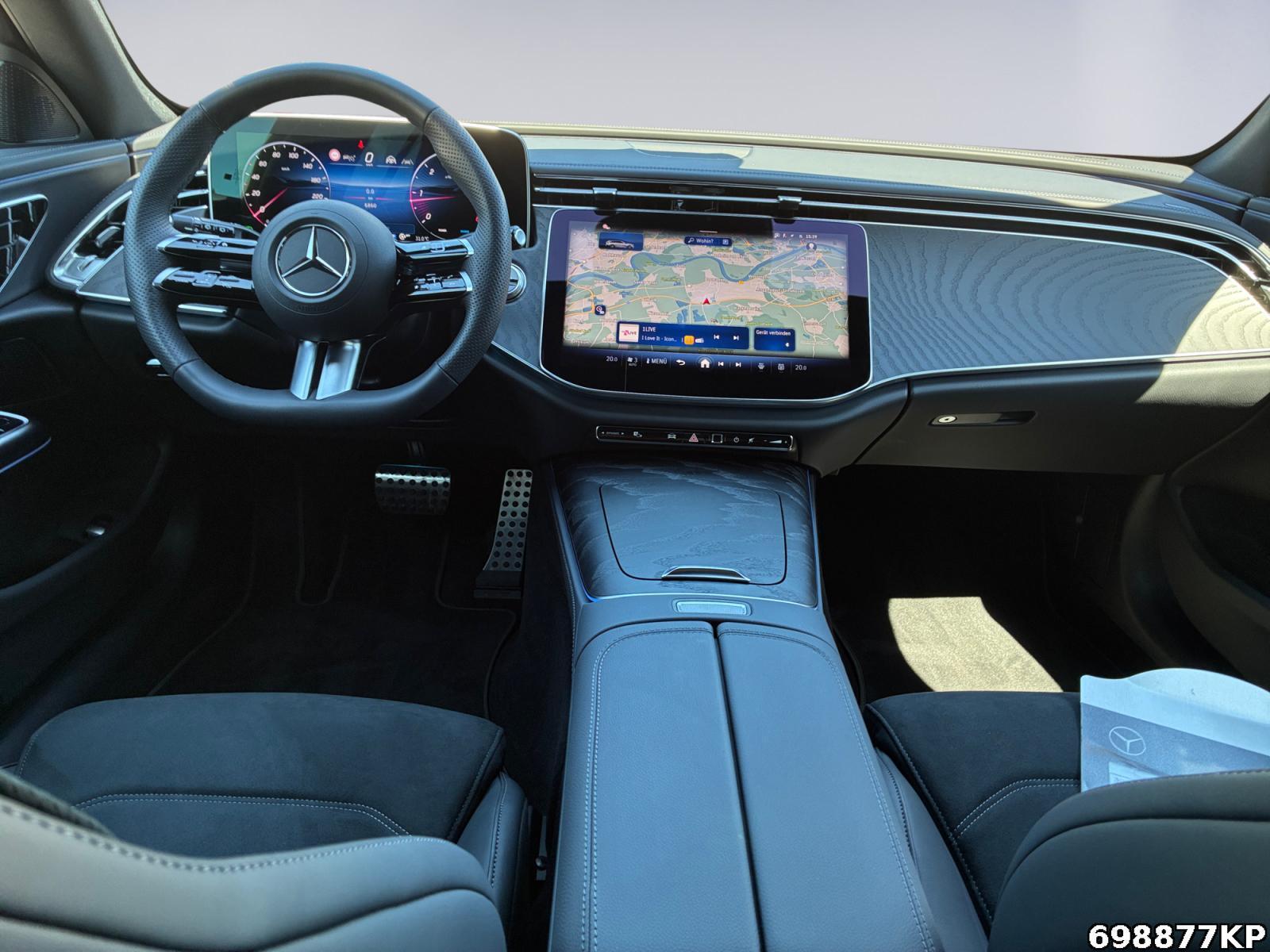 Fahrzeugabbildung Mercedes-Benz E 220 d T AMG AHK Distronic+ Totw CarPlay 19