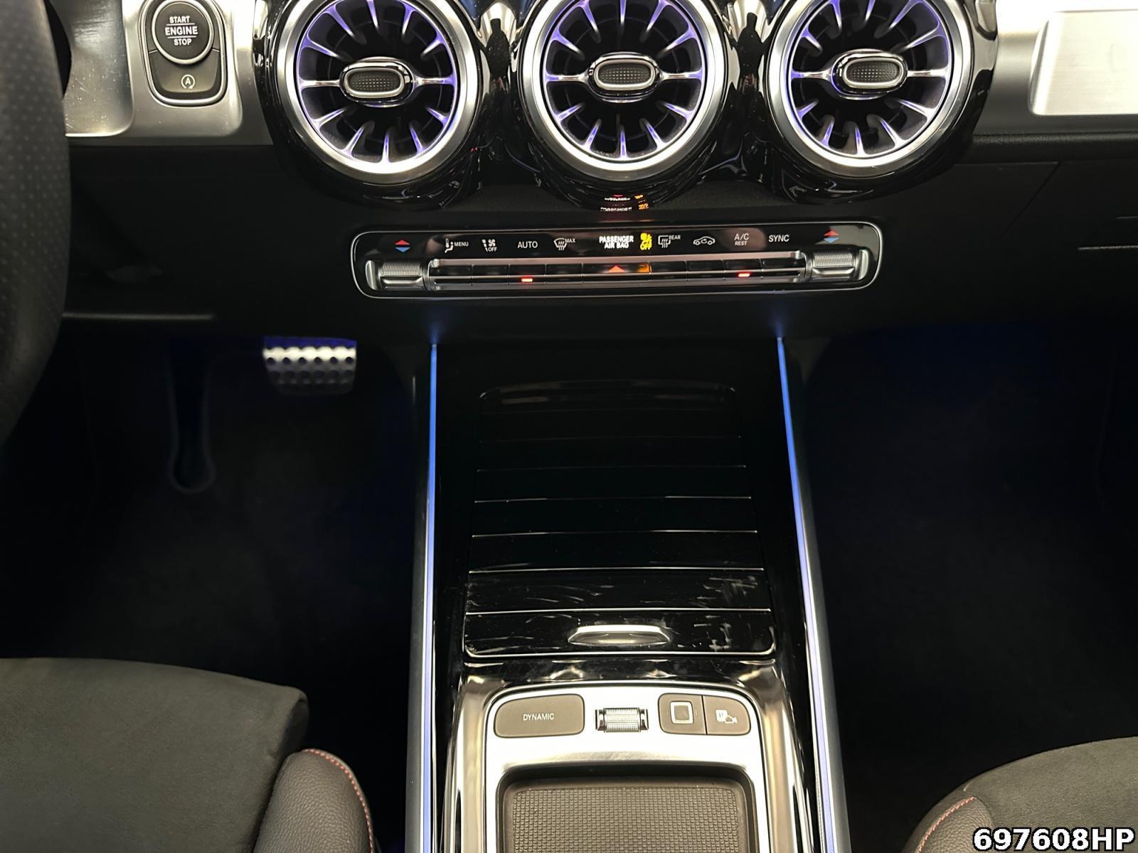 Fahrzeugabbildung Mercedes-Benz GLB 200 d AMG AHK Night Multibeam Distronic 19