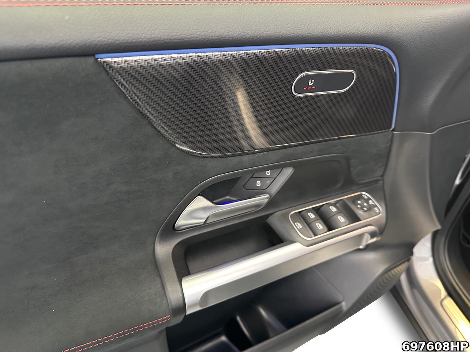 Fahrzeugabbildung Mercedes-Benz GLB 200 d AMG AHK Night Multibeam Distronic 19