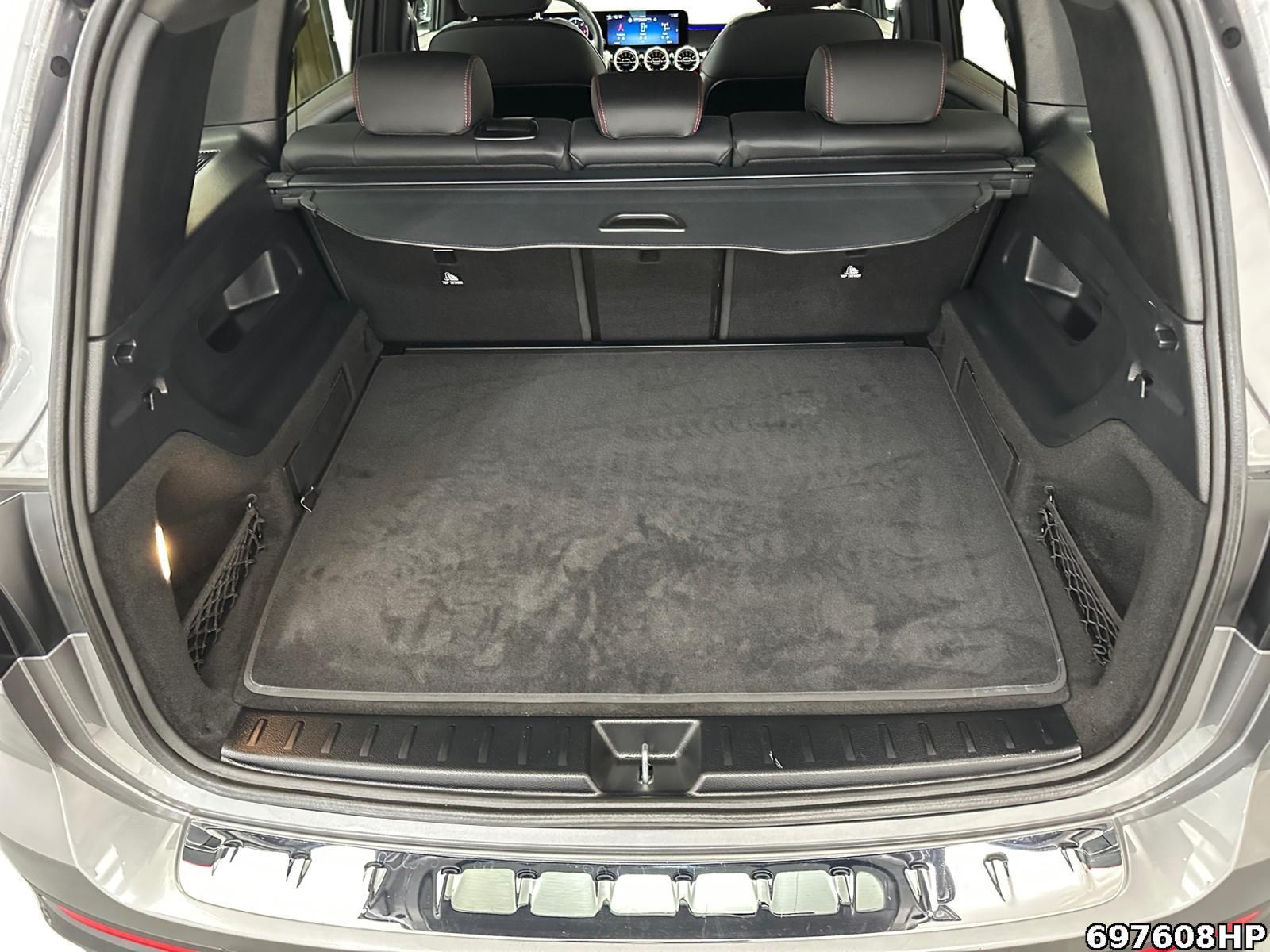 Fahrzeugabbildung Mercedes-Benz GLB 200 d AMG AHK Night Multibeam Distronic 19