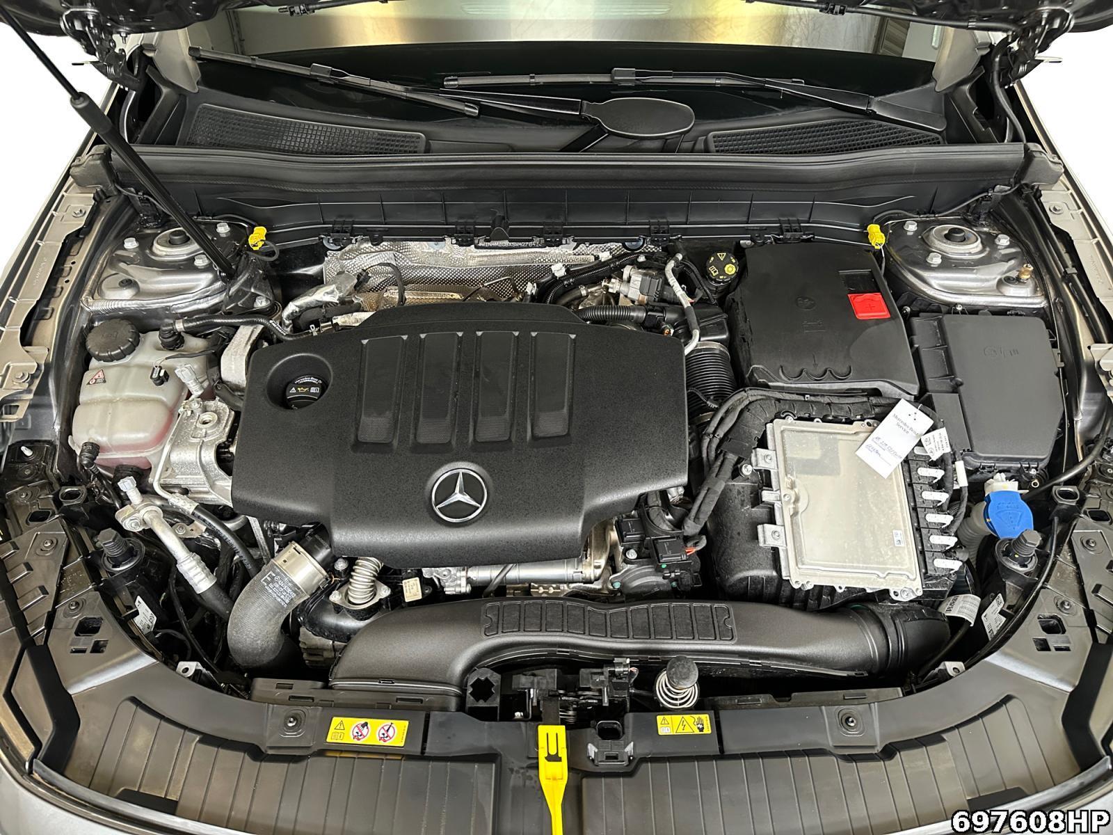 Fahrzeugabbildung Mercedes-Benz GLB 200 d AMG AHK Night Multibeam Distronic 19