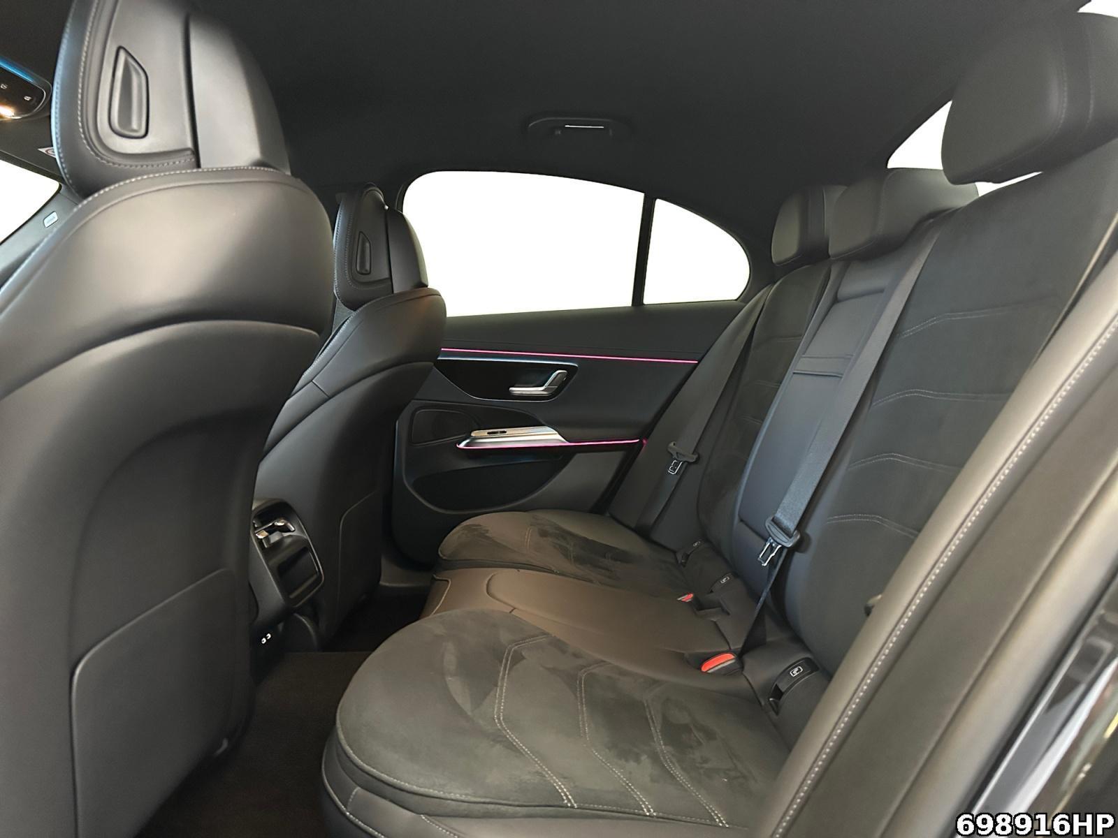 Fahrzeugabbildung Mercedes-Benz E 220 d AMG Night KEYLESS-GO DISTRONIC Kamera