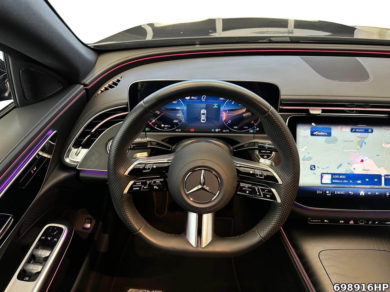 Fahrzeugabbildung Mercedes-Benz E 220 d AMG Night KEYLESS-GO DISTRONIC Kamera