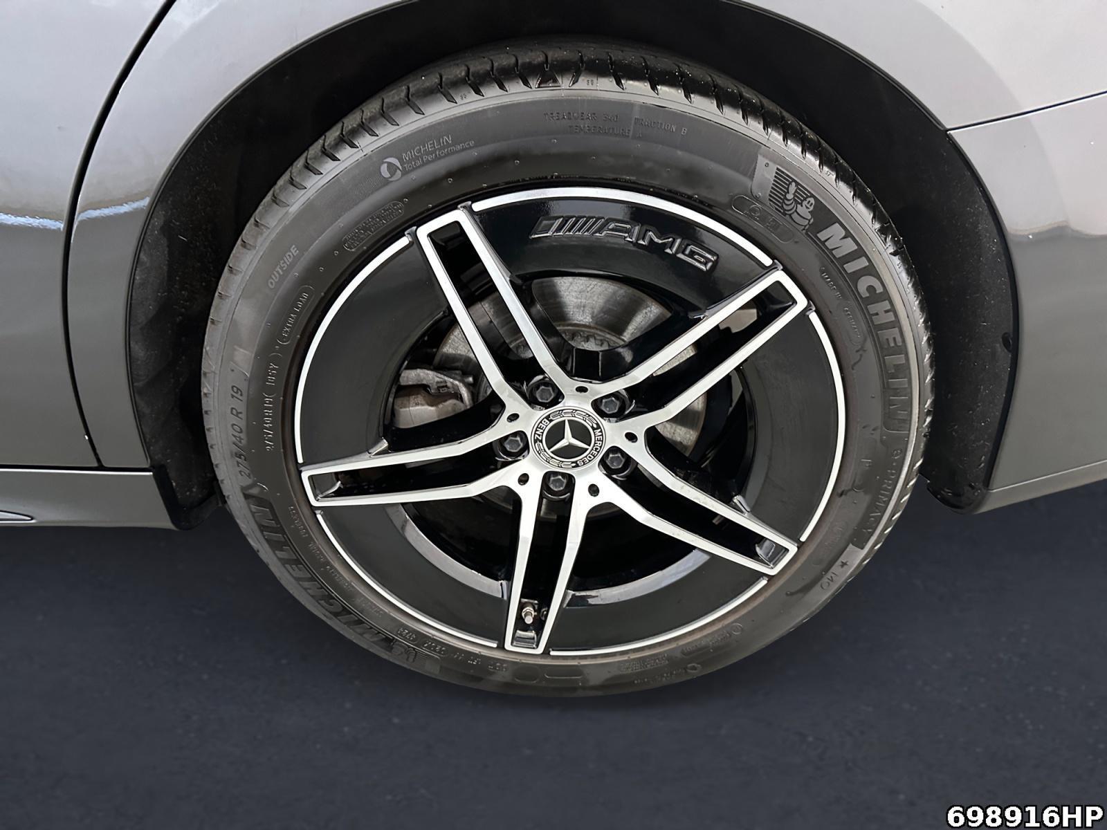 Fahrzeugabbildung Mercedes-Benz E 220 d AMG Night KEYLESS-GO DISTRONIC Kamera