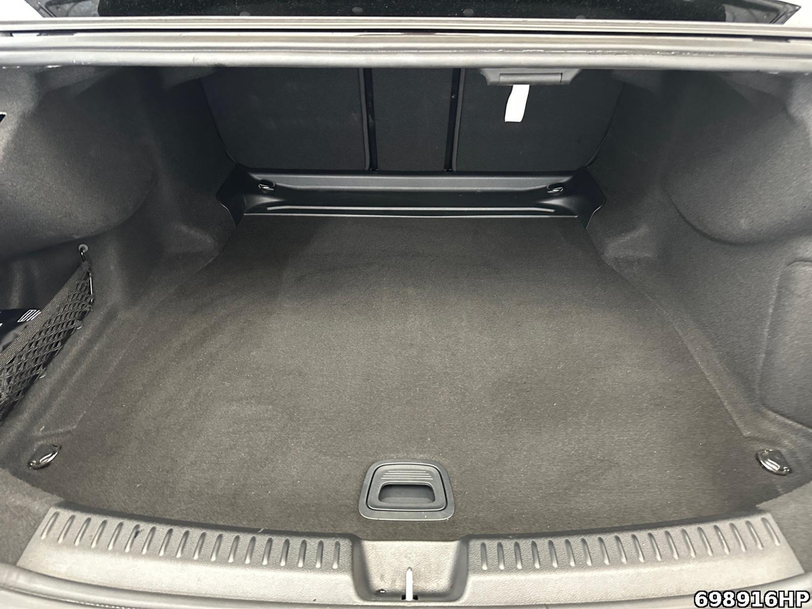 Fahrzeugabbildung Mercedes-Benz E 220 d AMG Night KEYLESS-GO DISTRONIC Kamera